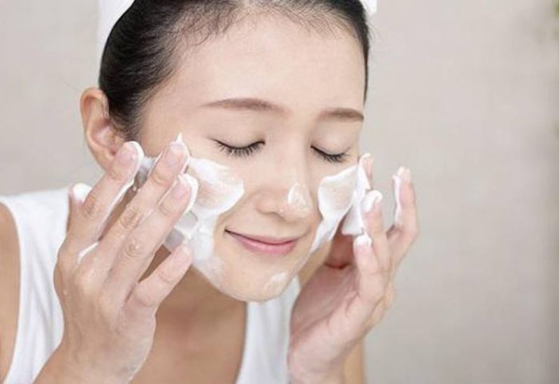 dùng sữa rửa mặt 1 ngày mấy lần