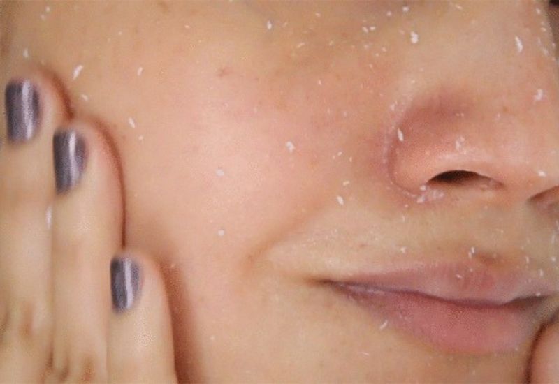 cách bôi kem chống nắng không bị vón cục