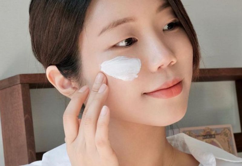 tại sao bôi kem chống nắng bị vón cục