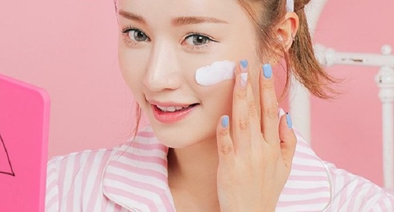 trước khi bôi kem chống nắng cần làm gì