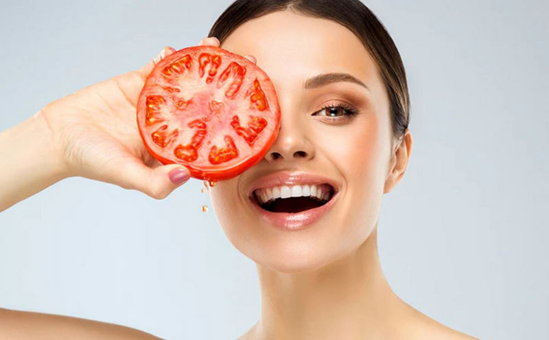 trị mụn bằng cà chua