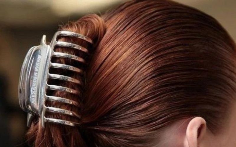 cách búi tóc bằng kẹp càng cua cho tóc ngắn