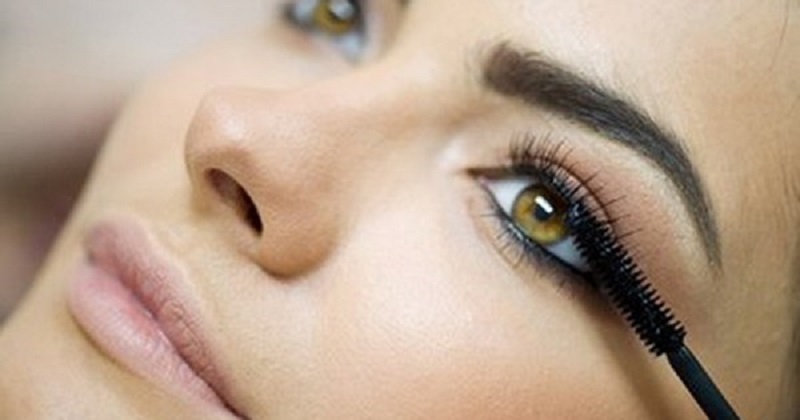 cách chải mascara cho mi cong
