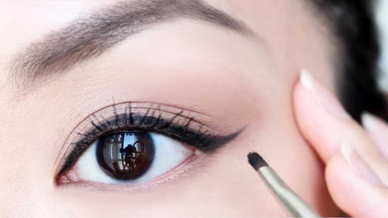 cách kẻ mắt bằng bút chì