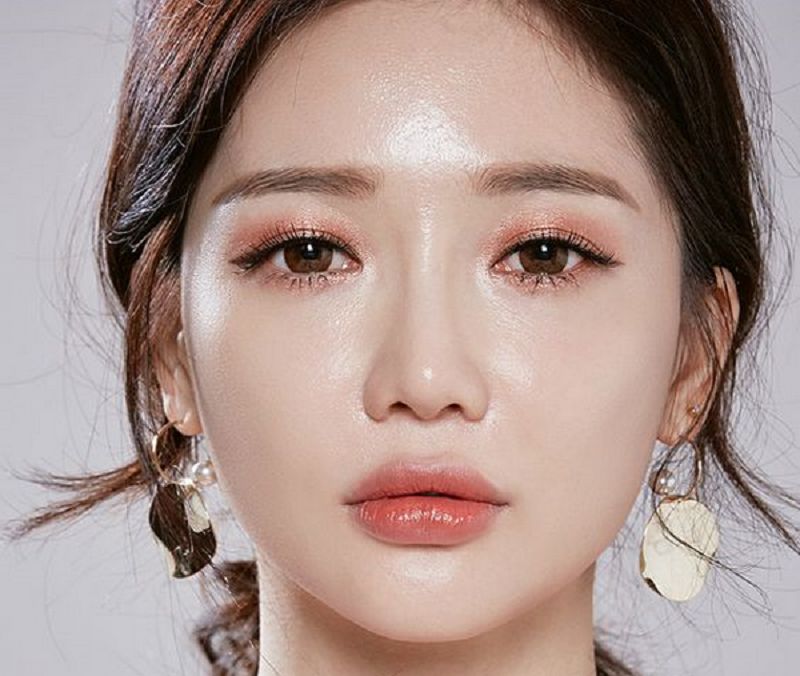 cách trang điểm mắt một mí thành hai mí