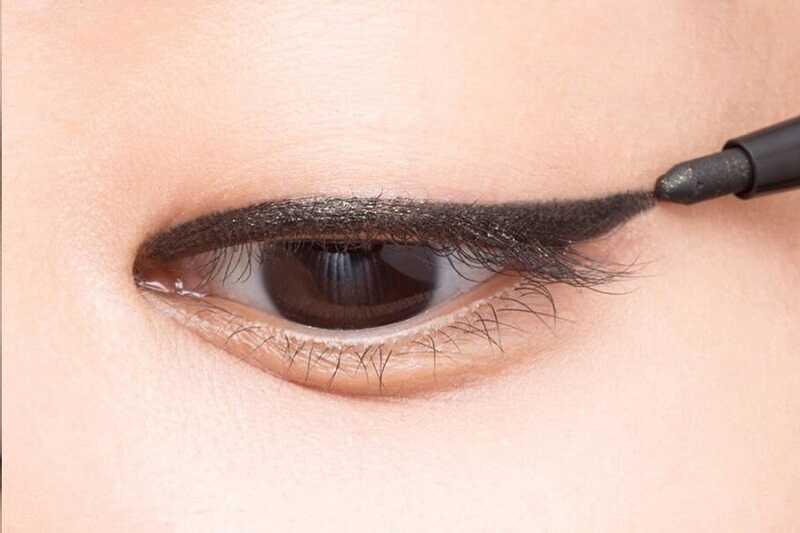 cách vẽ đuôi mắt mèo