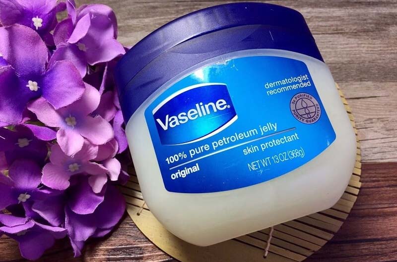 cách tẩy tế bào chết cho môi bằng vaseline