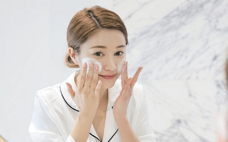 ở nhà có cần dùng kem chống nắng
