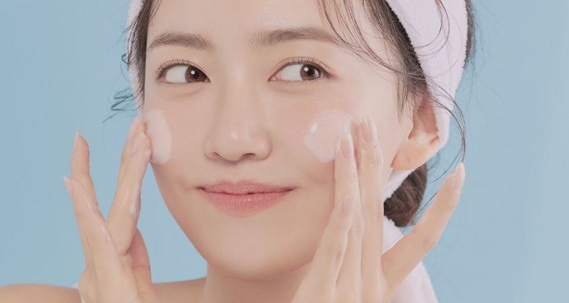 có nên thay đổi sữa rửa mặt thường xuyên