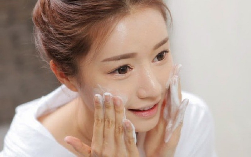 1 ngày rửa mặt mấy lần