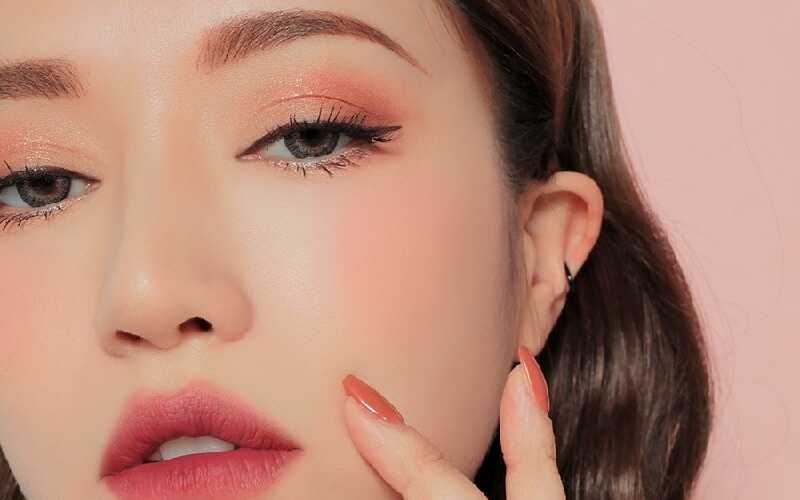 cách đánh má hồng bằng son