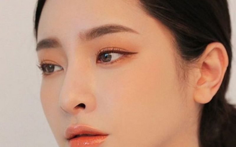 cách trang điểm mắt bằng son