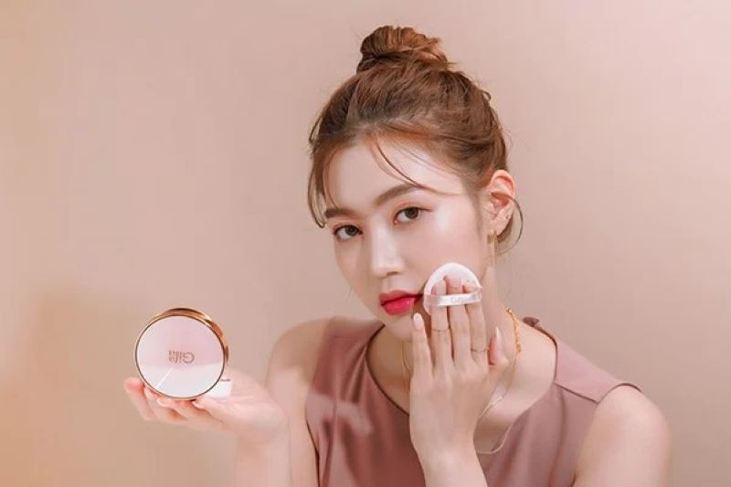 dùng phấn nước có cần kem nền không