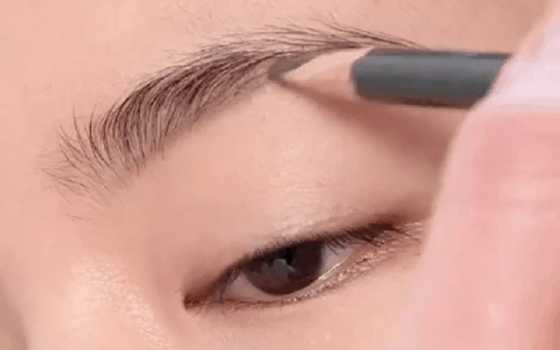 cách kẻ lông mày bằng chì xé