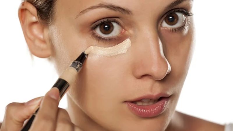 cách che khuyết điểm quầng thâm mắt
