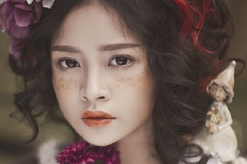cách đánh má hồng bằng son cho mặt tròn