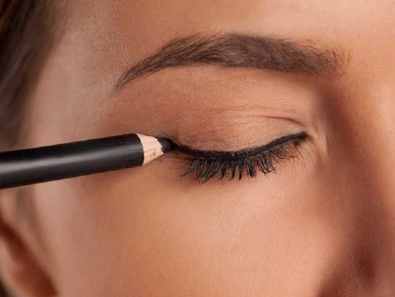 cách kẻ mắt bằng chì khô