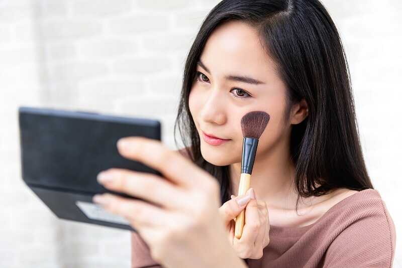 cách đánh kem nền cho da mụn