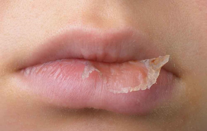 cách trang điểm môi căng mọng