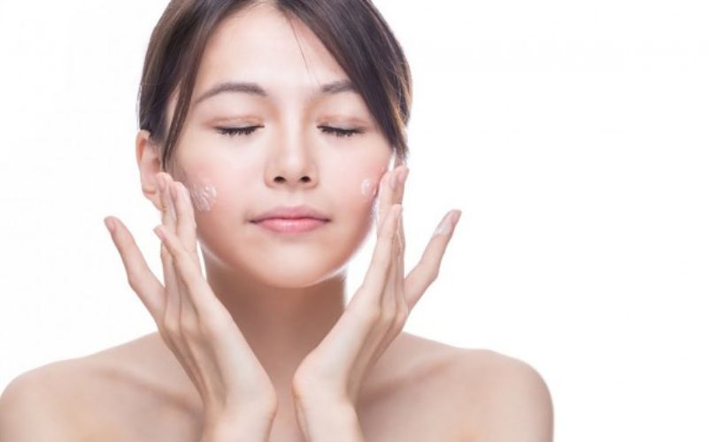 trang điểm không bị mốc mặt