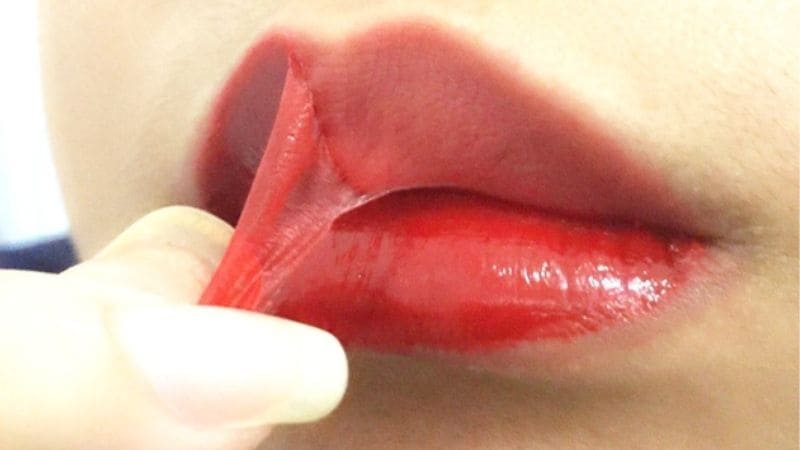 khử thâm môi bao lâu thì được dùng son