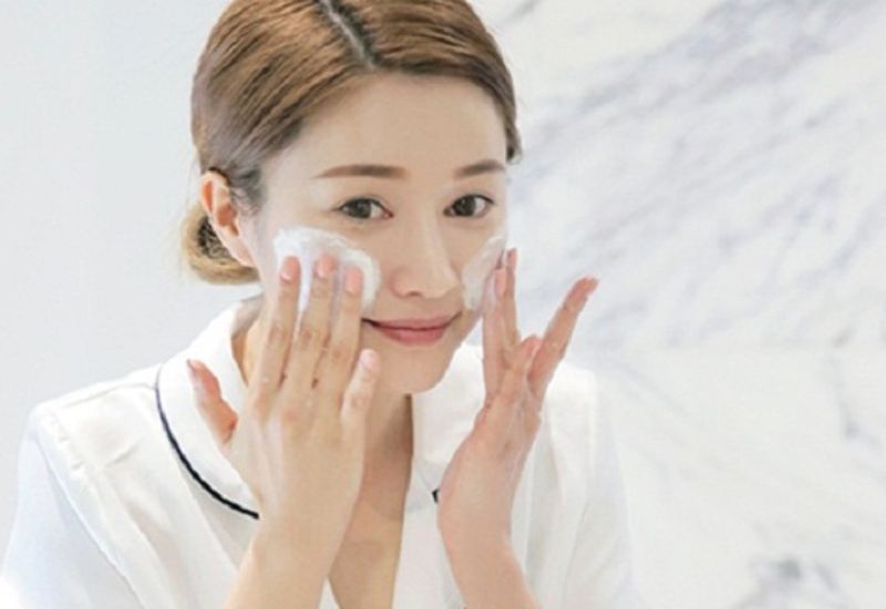 sử dụng sữa rửa mặt bao nhiêu lần 1 ngày