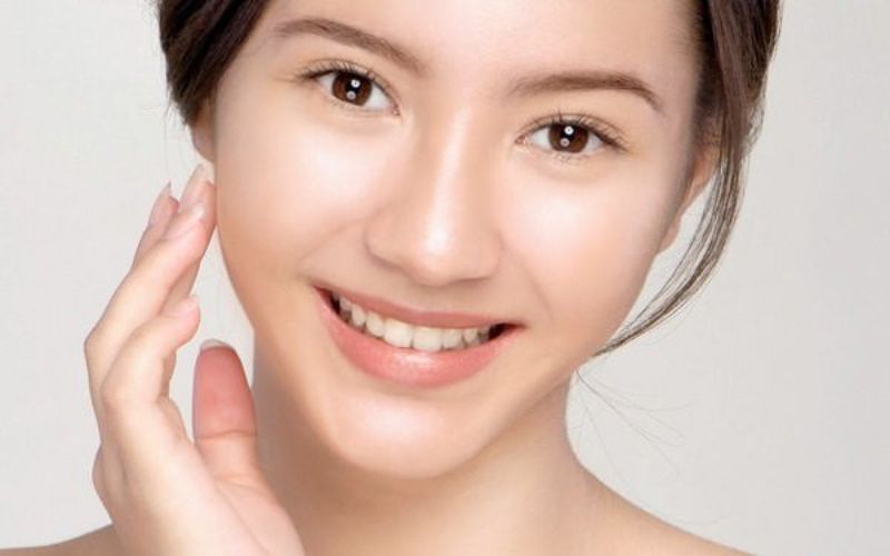 làm sao để makeup không bị mốc