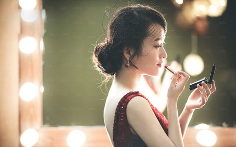 Người lẳng lơ là một trong những loại phụ nữ không nên cưới làm vợ nhất