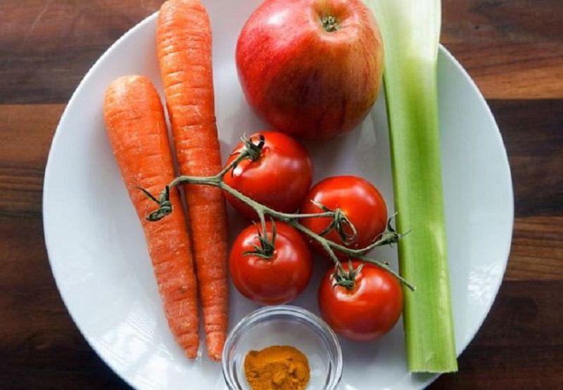 nước ép cà chua trắng da