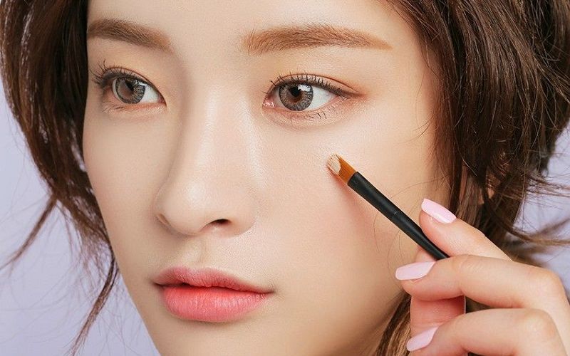 cách trang điểm với phấn nước