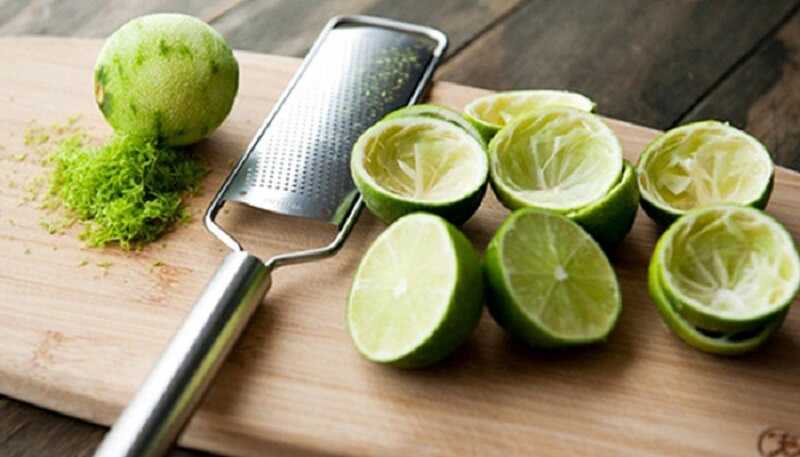 chanh trị mụn đầu đen