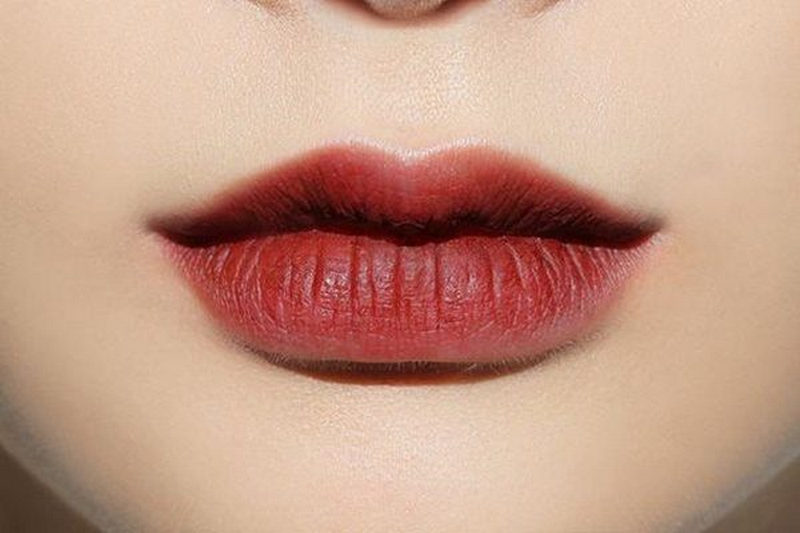 cách trang điểm môi trái tim