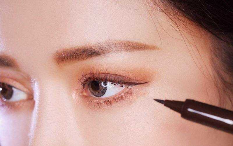 cách vẽ mắt mèo bằng bút nước