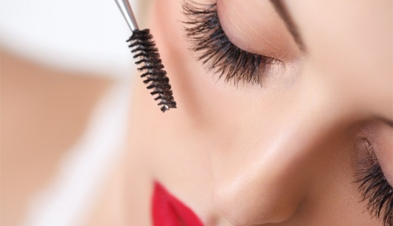 cách chuốt mascara