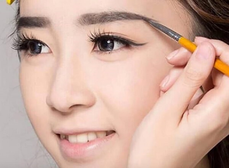 cách kẻ lông mày ngang đơn giản