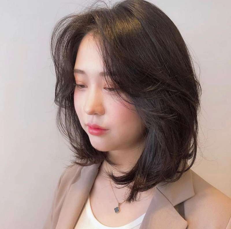 tóc nữ mặt tròn trán cao
