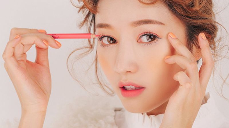 cách trang điểm chỉ với 1 cây son