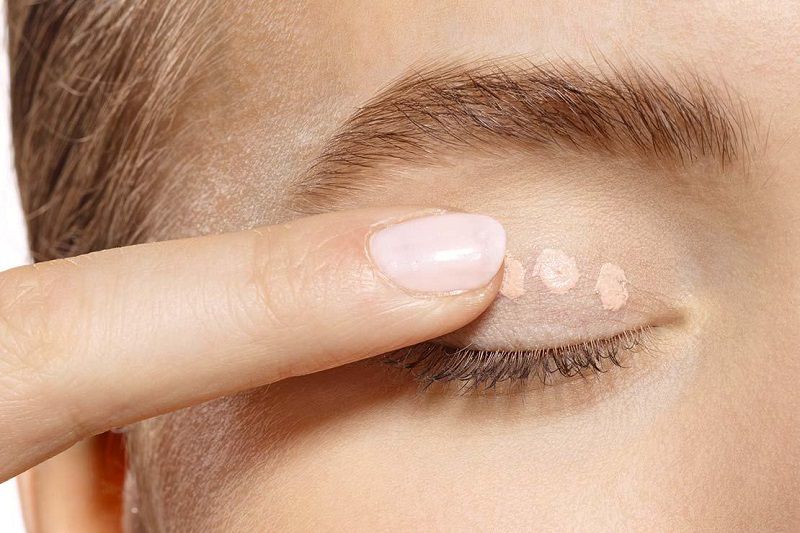 trang điểm mắt một mí