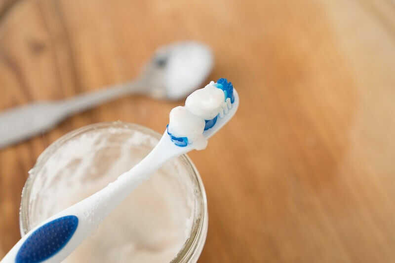dùng kem đánh răng trị mụn đầu đen