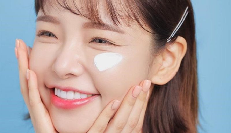 trước khi bôi kem chống nắng nên làm gì