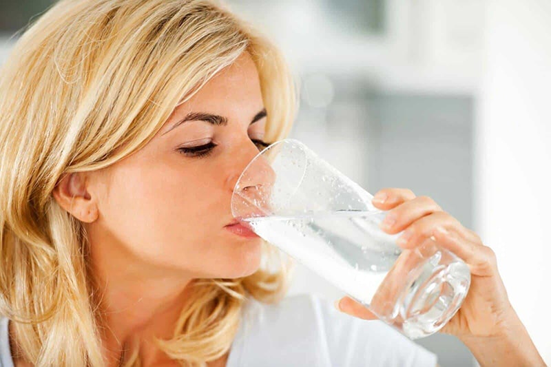uống nước nhiều có đẹp da không