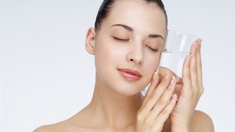uống bao nhiêu nước mỗi ngày để đẹp da