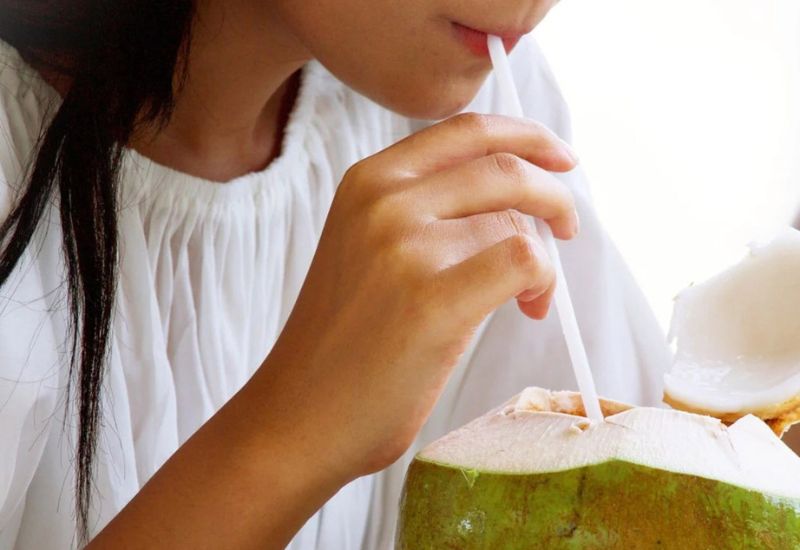 uống nước dừa nhiều có đẹp da không