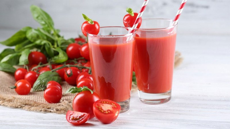 cách làm hết mụn bằng cà chua