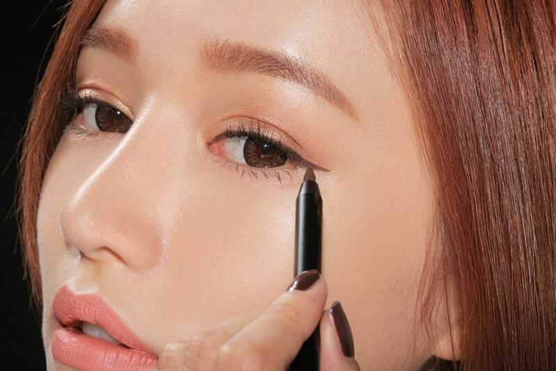 eyeliner mắt mèo