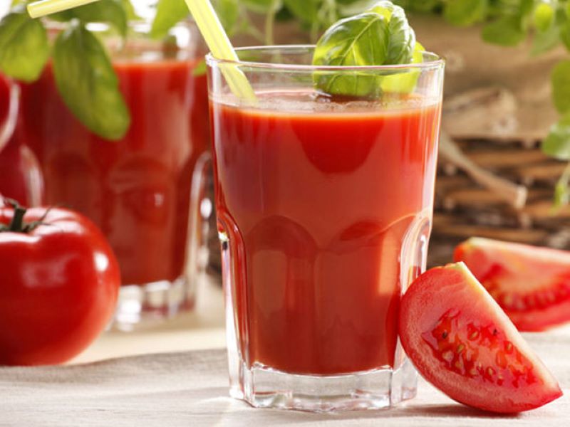 uống nước ép cà chua trị nám