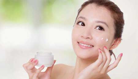 Bôi kem chống nắng trước hay kem lót trước mới đúng chuẩn?