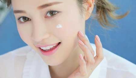 Bí kíp cách đánh kem nền căng mướt, không lo mốc cả ngày dài
