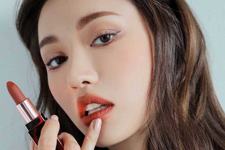 Mách bạn 6 cách đánh son không bị thâm môi cực hiệu quả