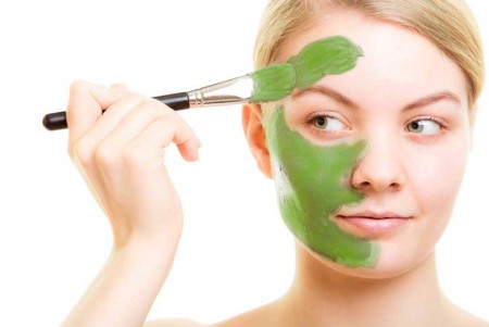 Cách làm mặt nạ trà xanh trị mụn và chống lão hóa cực đơn giản